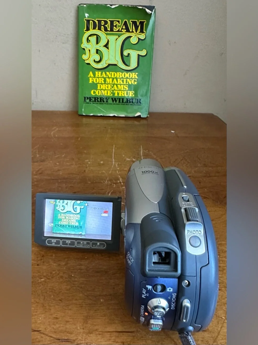 Canon DC210A DVD 35x Optical Zoom 1000x Digital Zoom Video Handycam Camcorder